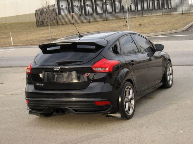 2016 Ford Focus 5dr Hatchback ST - 22780885 - 11