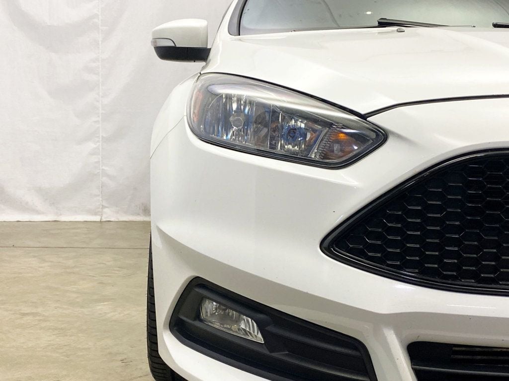 2016 Ford Focus ST photo 12