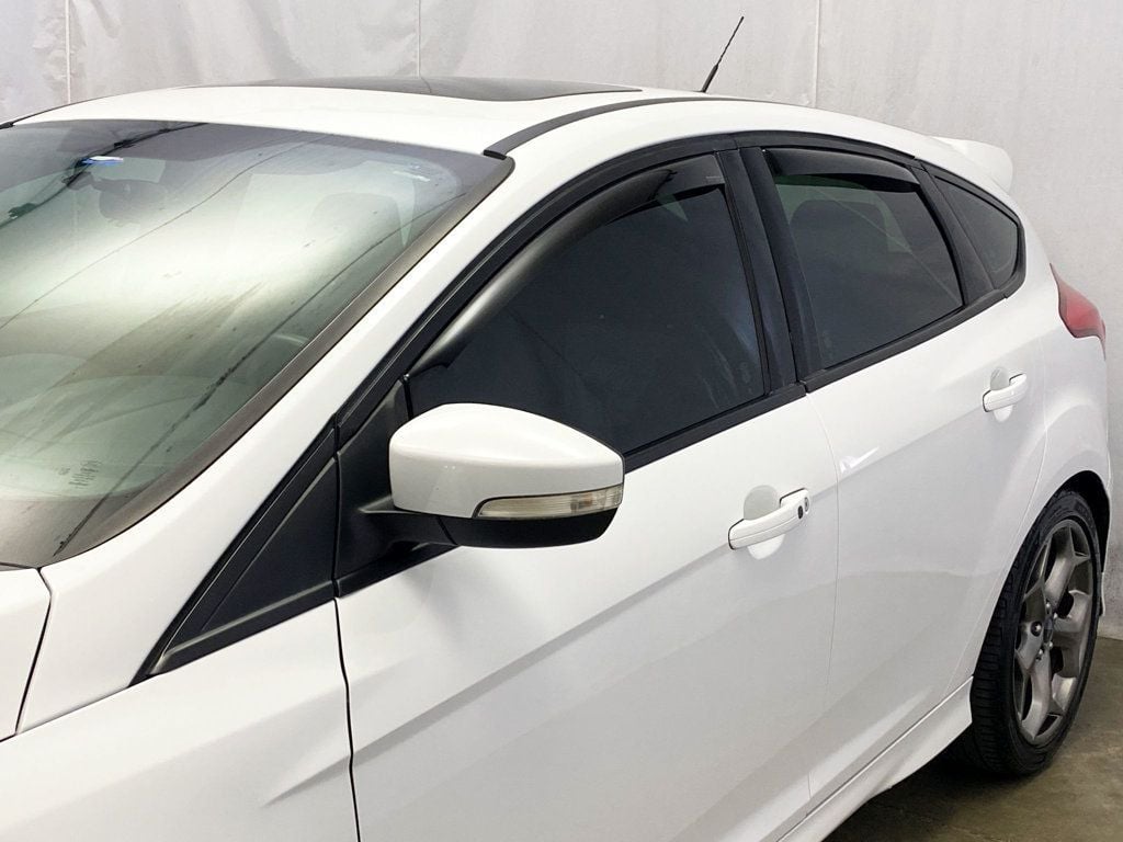 2016 Ford Focus ST photo 2