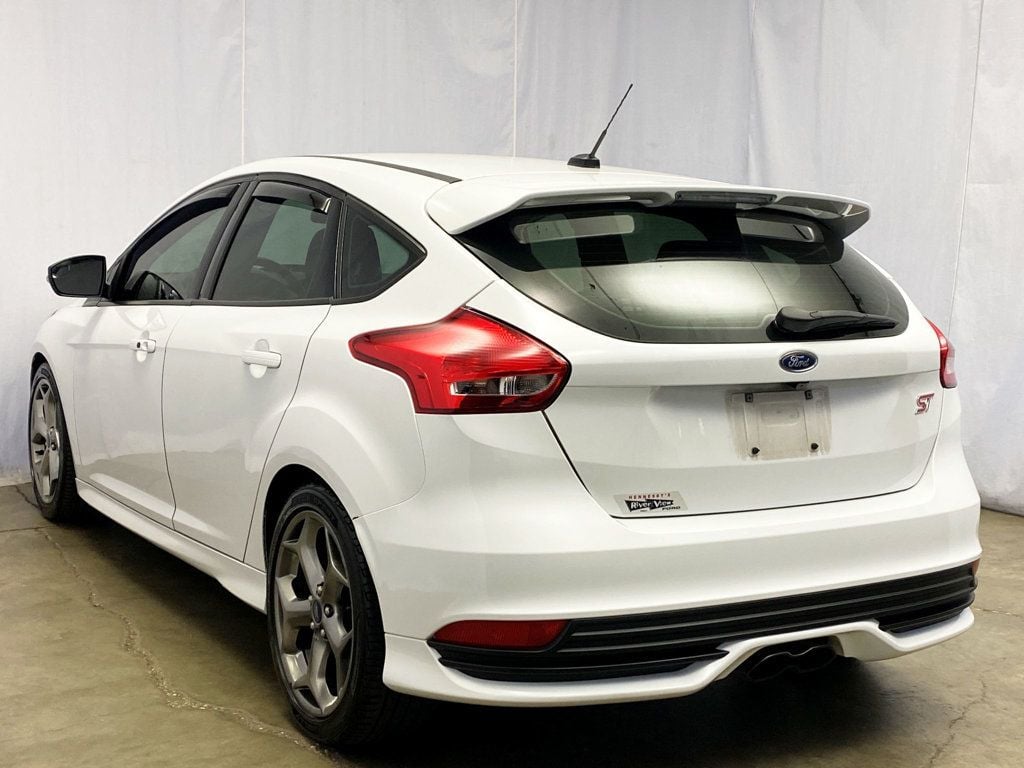 2016 Ford Focus ST photo 3