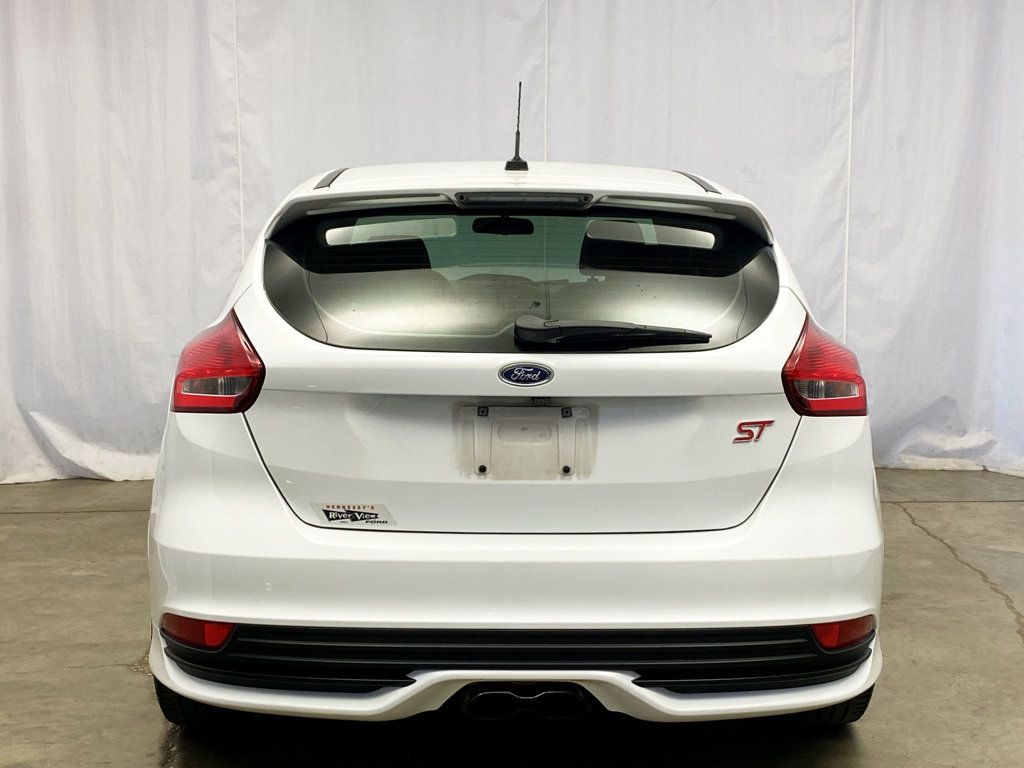 2016 Ford Focus ST photo 4