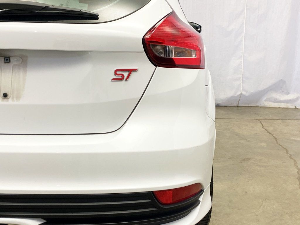 2016 Ford Focus ST photo 7
