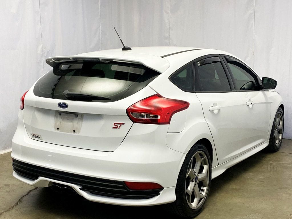 2016 Ford Focus ST photo 8