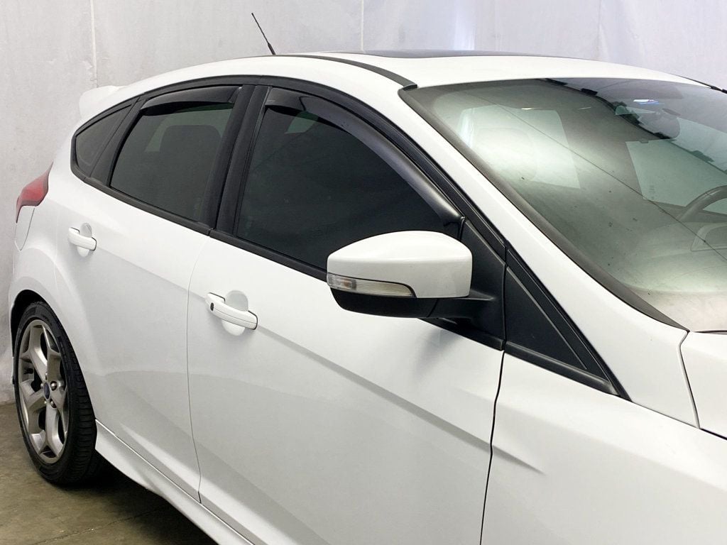 2016 Ford Focus ST photo 9