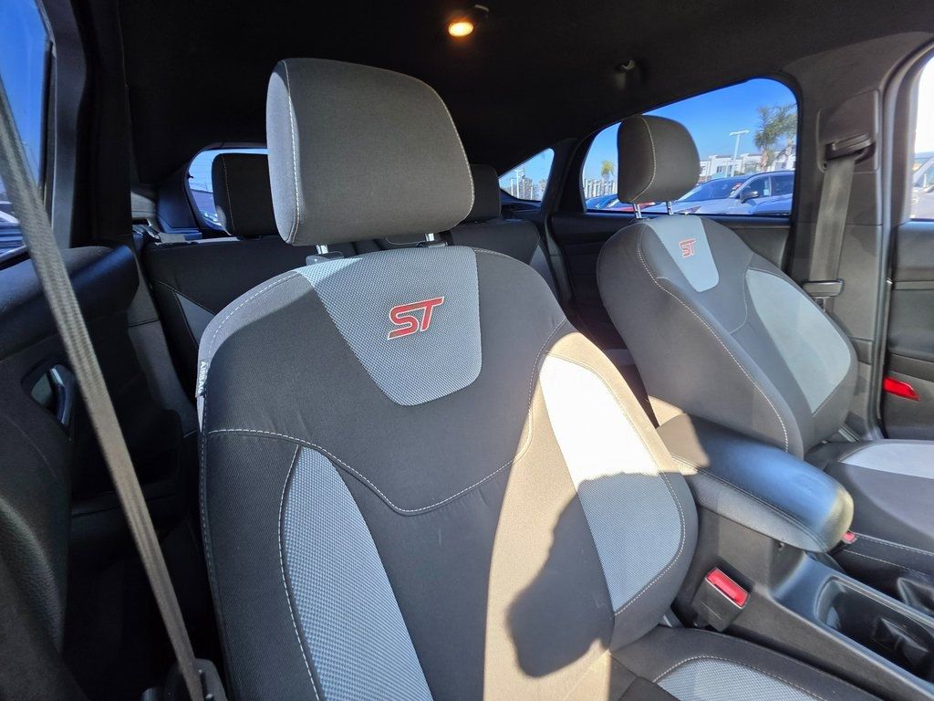 2016 Ford Focus 5dr Hatchback ST - 22940360 - 9