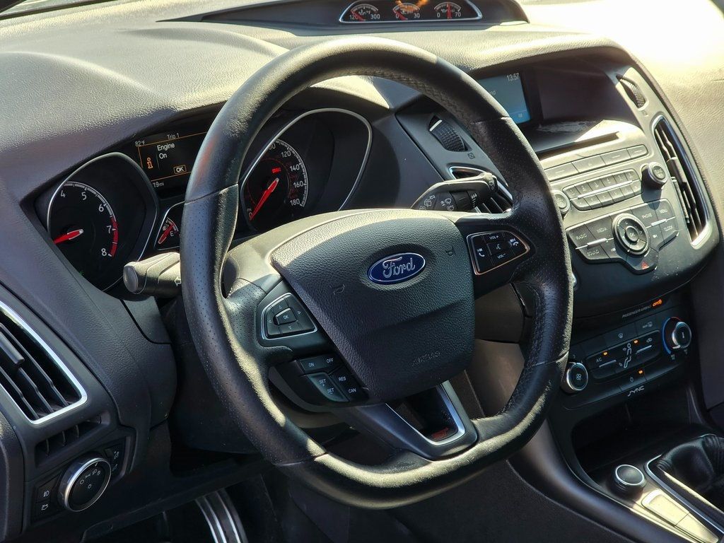 2016 Ford Focus 5dr Hatchback ST - 22940360 - 13