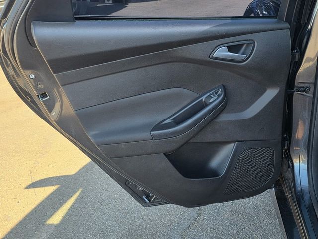 2016 Ford Focus 5dr Hatchback ST - 22940360 - 19