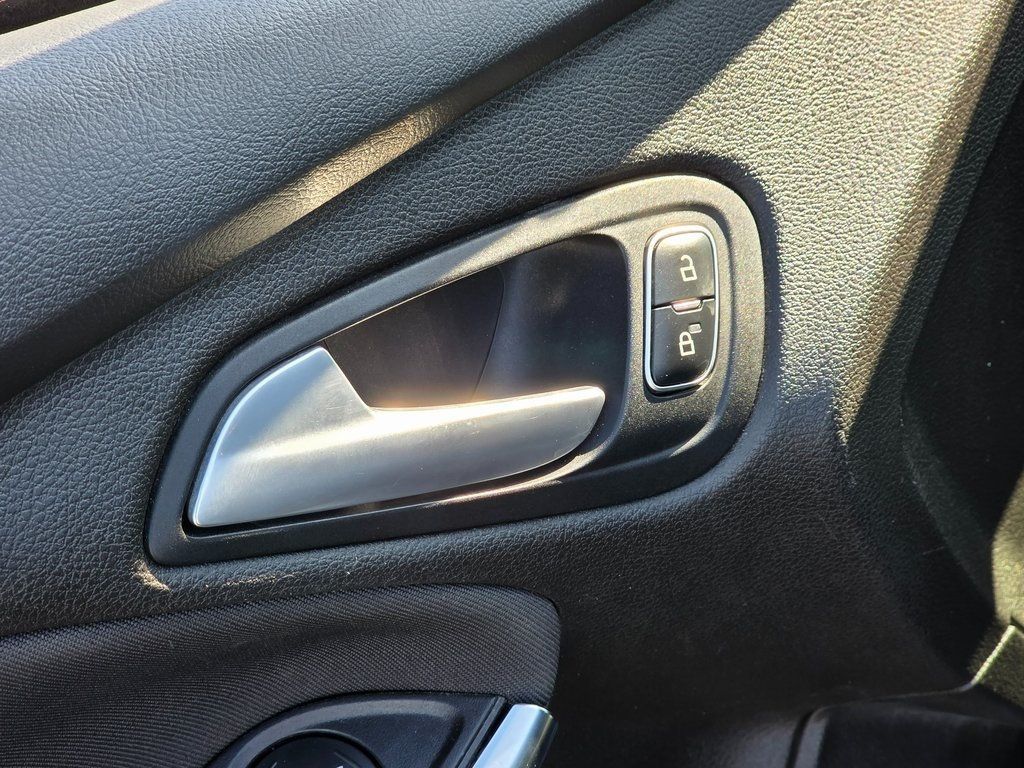 2016 Ford Focus 5dr Hatchback ST - 22940360 - 22