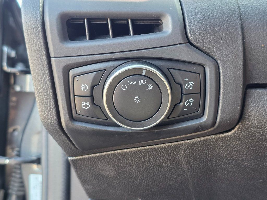 2016 Ford Focus 5dr Hatchback ST - 22940360 - 40