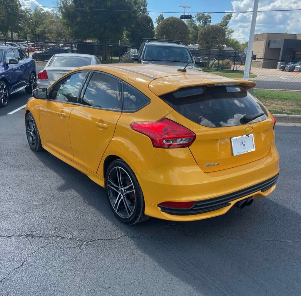 2016 Ford Focus ST photo 2