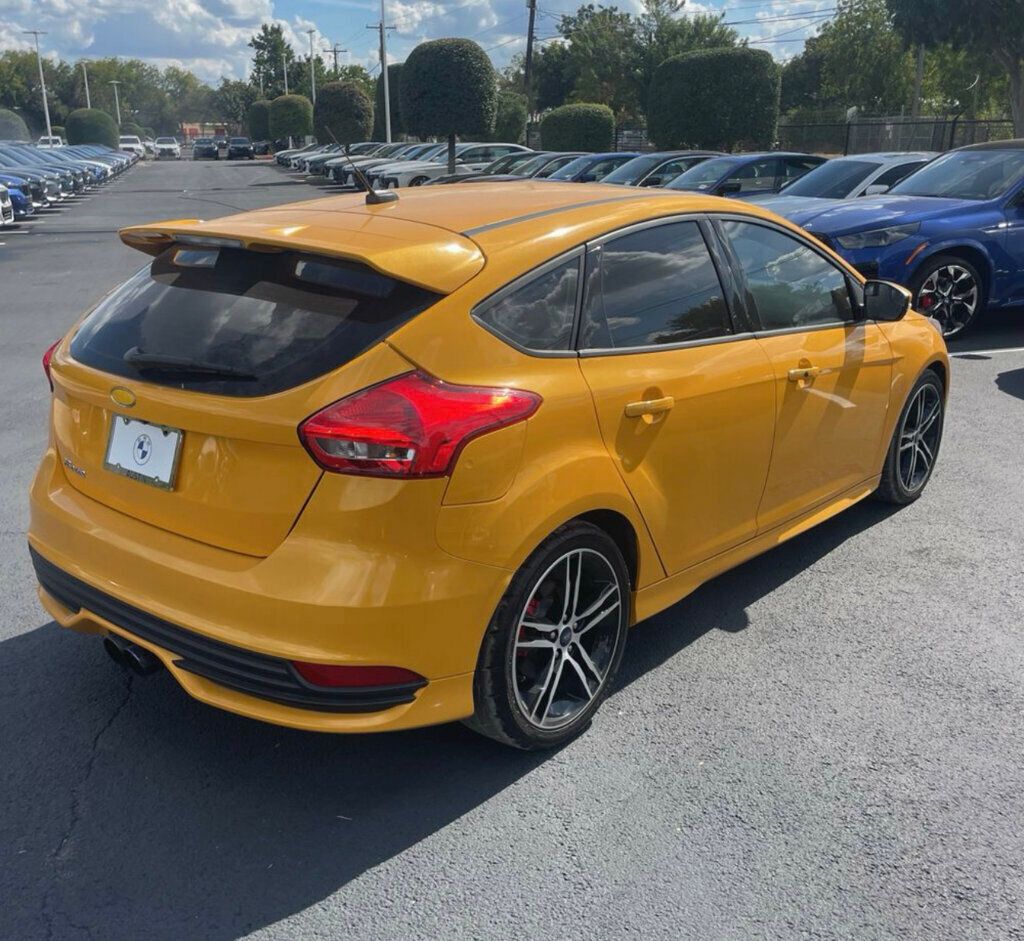 2016 Ford Focus ST photo 3