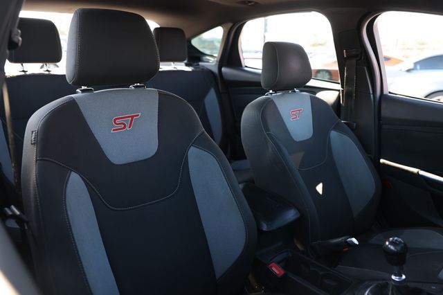 2016 Ford Focus 5dr Hatchback ST - 22976789 - 18