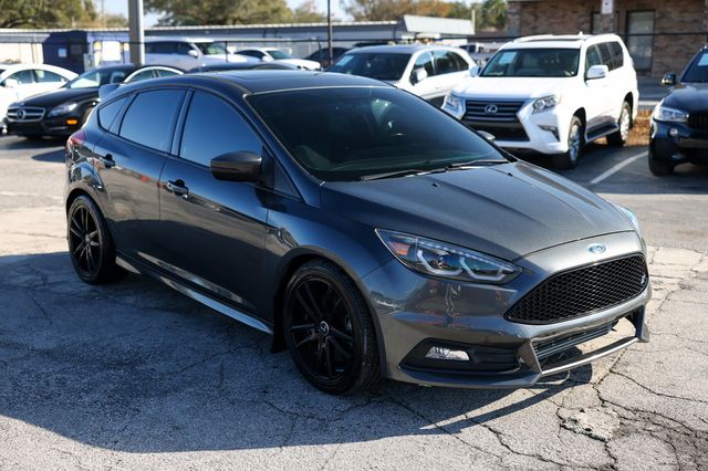 2016 Ford Focus 5dr Hatchback ST - 22976789 - 19