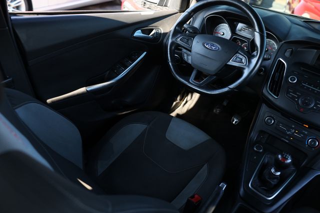 2016 Ford Focus 5dr Hatchback ST - 22976789 - 24