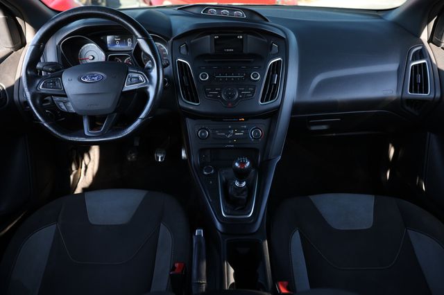 2016 Ford Focus 5dr Hatchback ST - 22976789 - 25