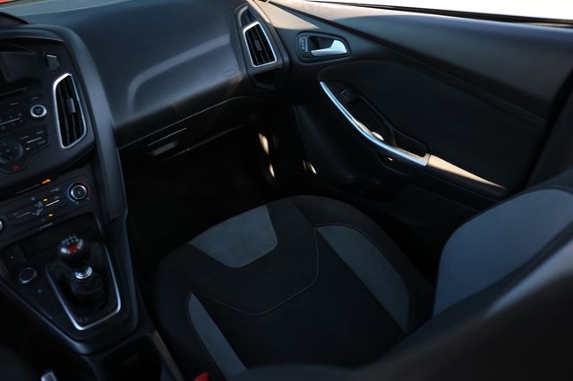 2016 Ford Focus 5dr Hatchback ST - 22976789 - 26