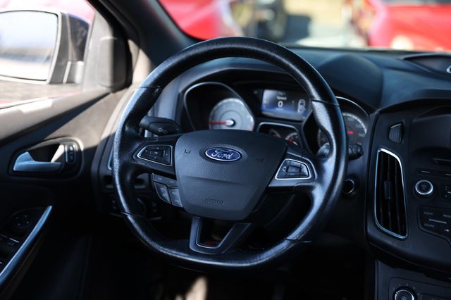 2016 Ford Focus 5dr Hatchback ST - 22976789 - 31