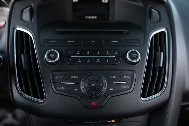 2016 Ford Focus 5dr Hatchback ST - 22976789 - 35