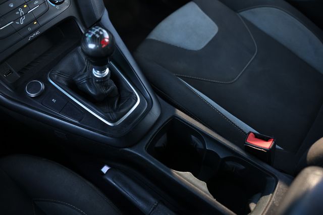 2016 Ford Focus 5dr Hatchback ST - 22976789 - 40