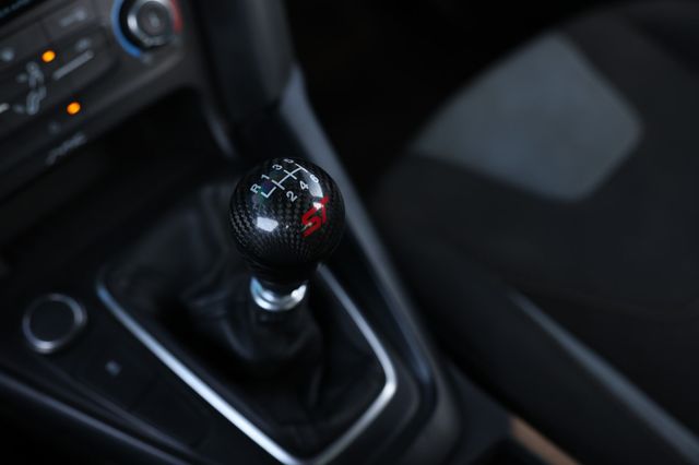 2016 Ford Focus 5dr Hatchback ST - 22976789 - 42