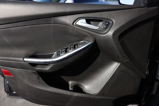 2016 Ford Focus 5dr Hatchback ST - 22976789 - 44