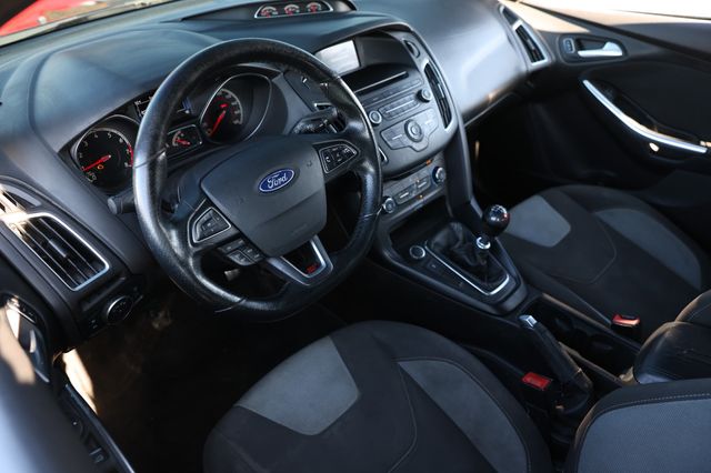 2016 Ford Focus 5dr Hatchback ST - 22976789 - 5