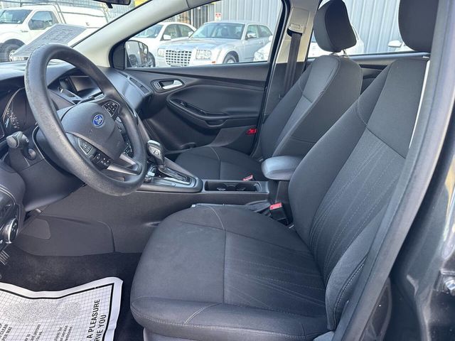 2016 Ford Focus SE 4dr Sedan - 23064567 - 11