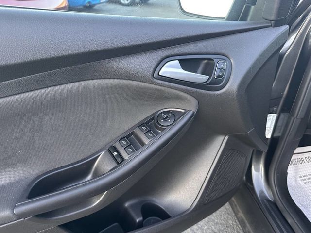 2016 Ford Focus SE 4dr Sedan - 23064567 - 12