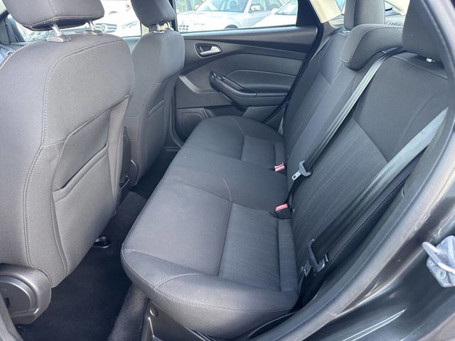 2016 Ford Focus SE 4dr Sedan - 23064567 - 13