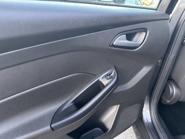 2016 Ford Focus SE 4dr Sedan - 23064567 - 14