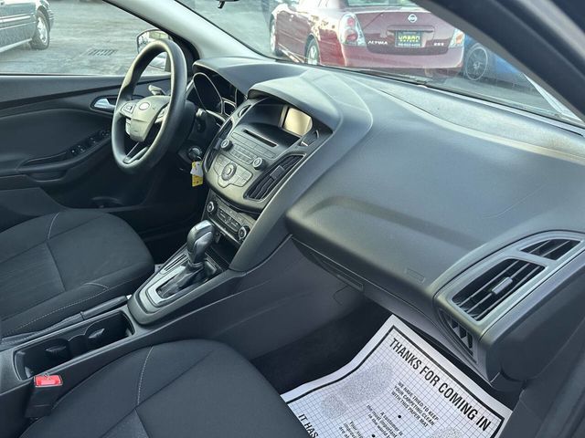 2016 Ford Focus SE 4dr Sedan - 23064567 - 17
