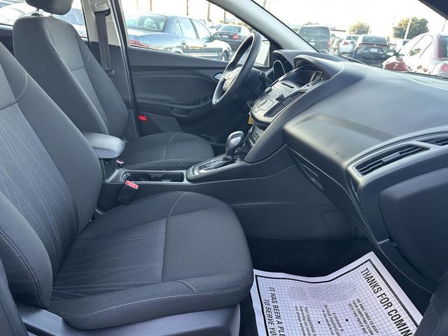 2016 Ford Focus SE 4dr Sedan - 23064567 - 18
