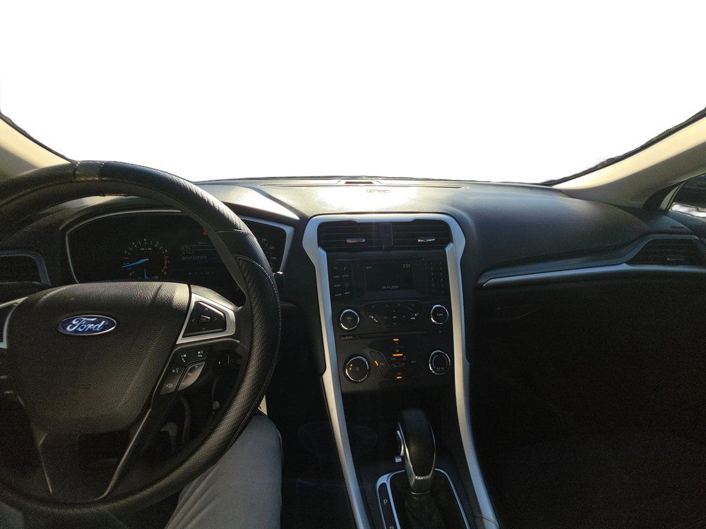 Ford Fusion photo 12