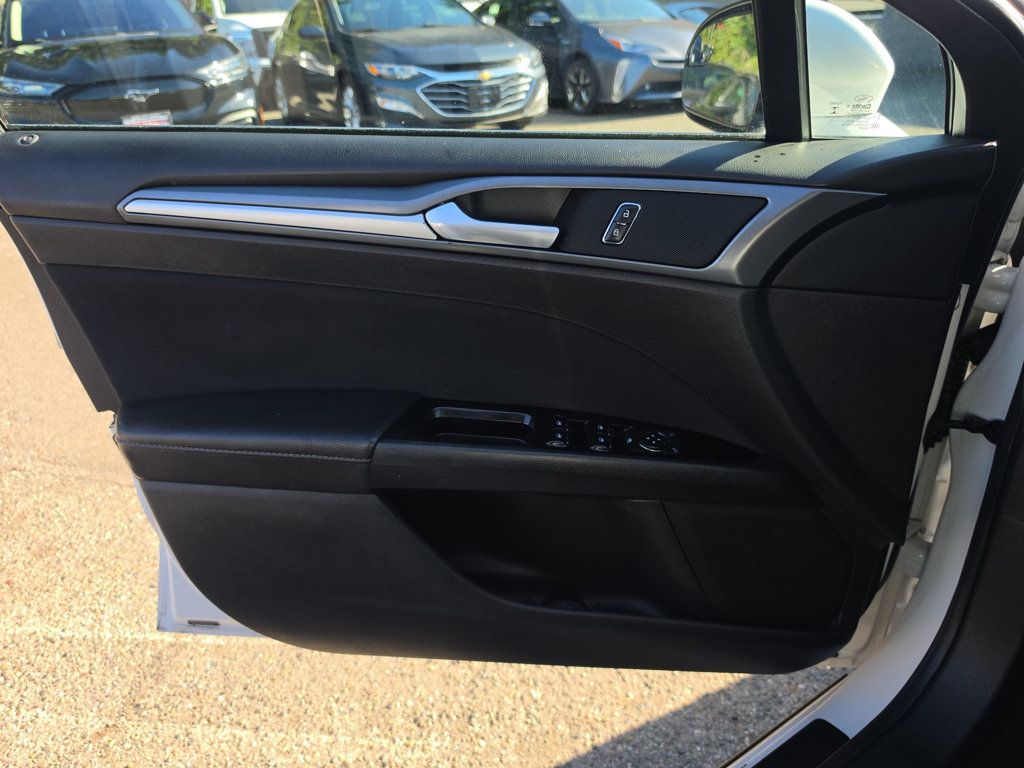Ford Fusion photo 19