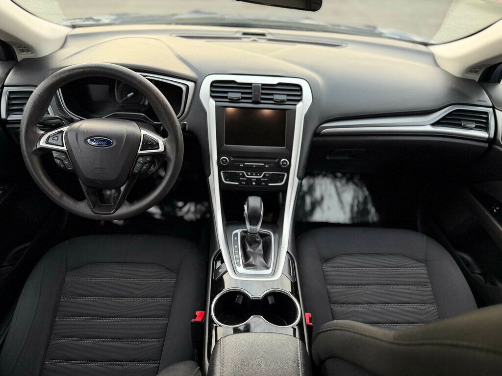 2016 Ford Fusion 4dr Sedan SE FWD - 22969040 - 19