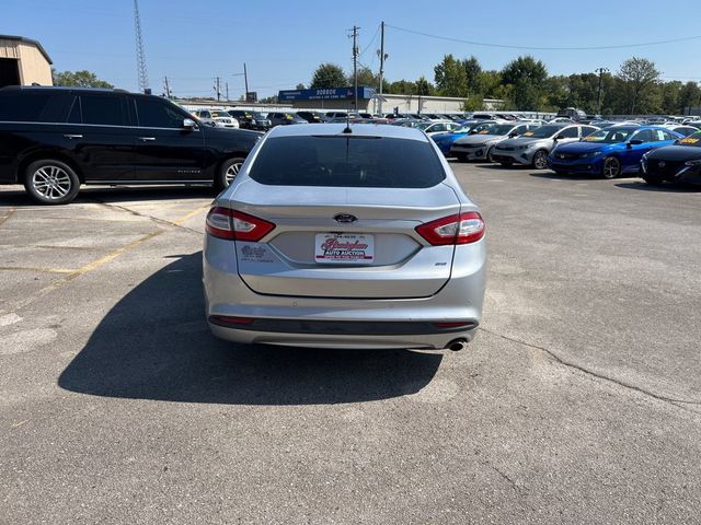 2016 Ford Fusion 4dr Sedan SE FWD - 23082725 - 4
