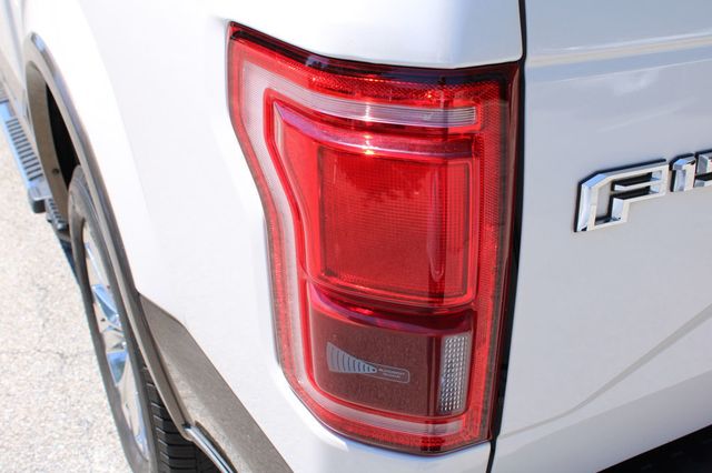 2016 Ford F-150 4WD SuperCrew 145" Lariat - 23069941 - 10