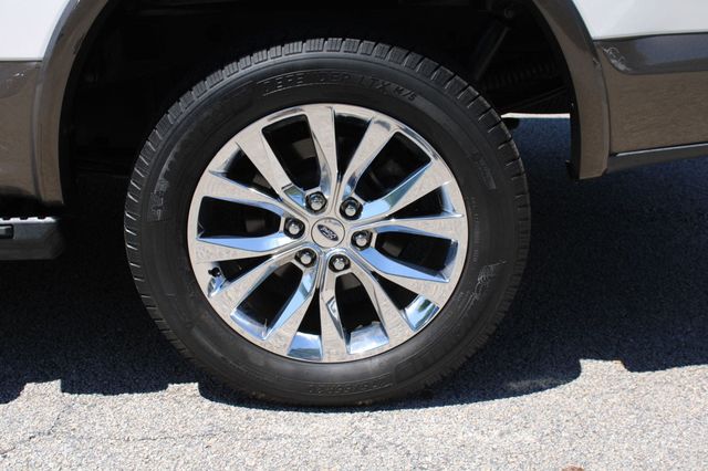 2016 Ford F-150 4WD SuperCrew 145" Lariat - 23069941 - 37