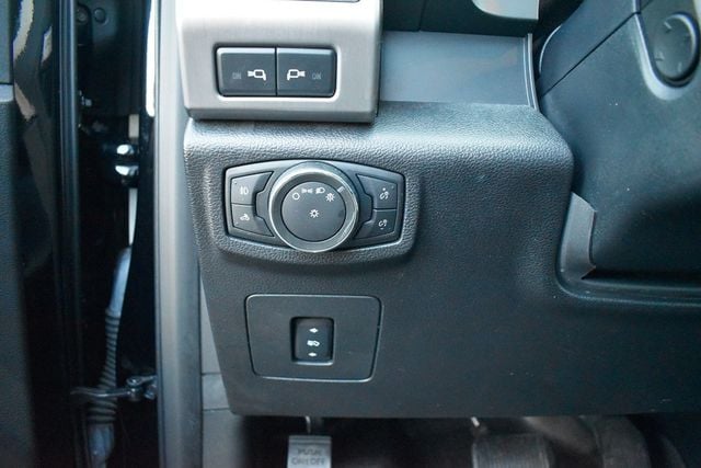 2016 Ford F-150 4WD SuperCrew 145" Platinum - 23071154 - 41