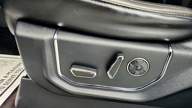 2016 Ford F-150 4WD SuperCrew 157'' Platinum w/ Turbo V6, Moonroof & Max Towing - 23016213 - 10