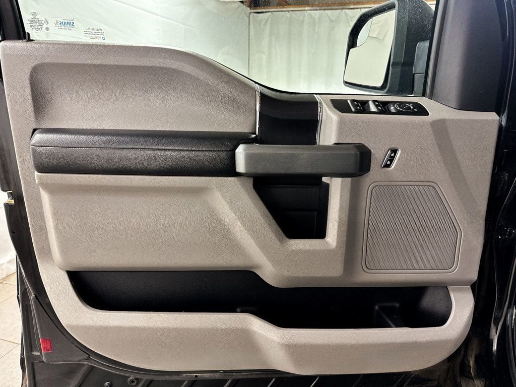2016 Ford F-150 XLT photo 12