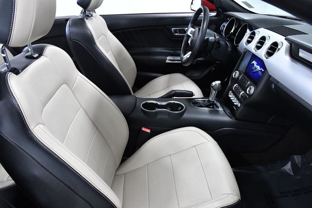 2016 Ford Mustang 2dr Convertible EcoBoost Premium - 22961545 - 16