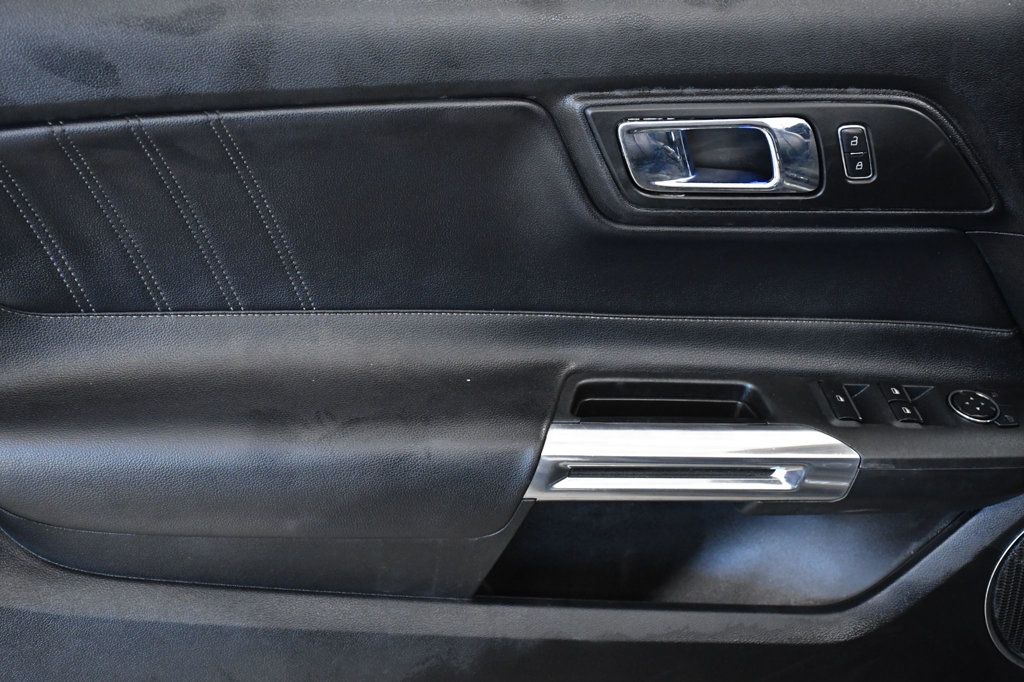 2016 Ford Mustang 2dr Convertible EcoBoost Premium - 22978518 - 11