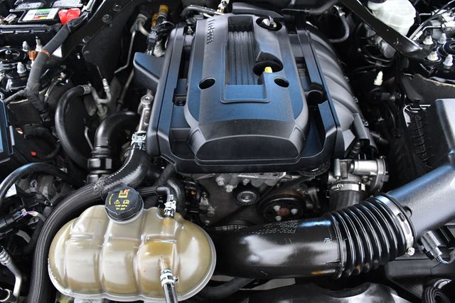 2016 Ford Mustang 2dr Convertible EcoBoost Premium - 22978518 - 19