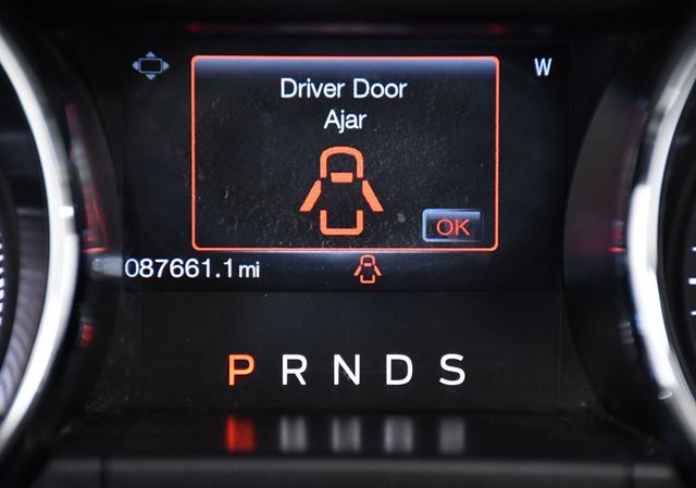 2016 Ford Mustang 2dr Convertible EcoBoost Premium - 22978518 - 23