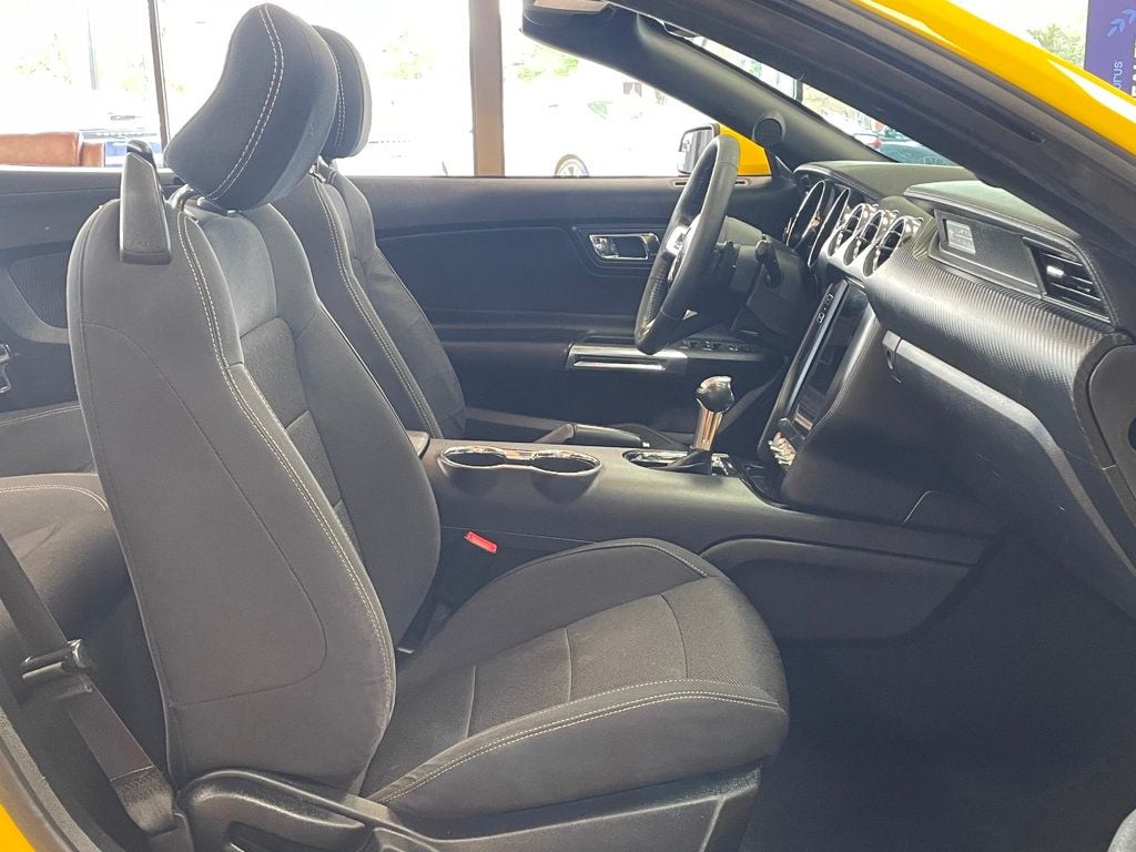 2016 Ford Mustang 2dr Convertible V6 - 23022939 - 21