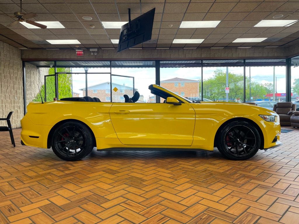 2016 Ford Mustang 2dr Convertible V6 - 23022939 - 6