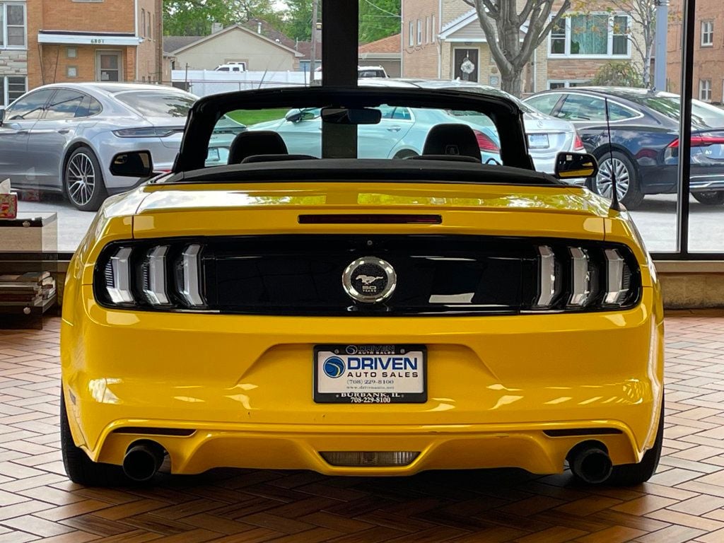 2016 Ford Mustang 2dr Convertible V6 - 23022939 - 8