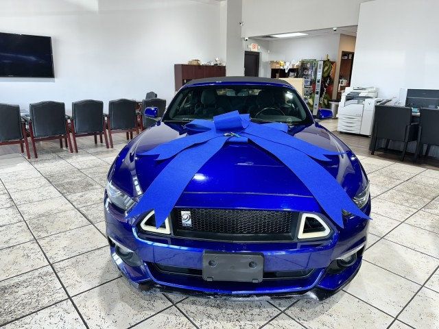 2016 Ford Mustang Convertible V6 photo 2