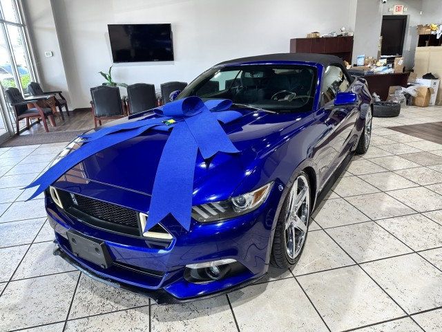 2016 Ford Mustang Convertible V6 photo 3